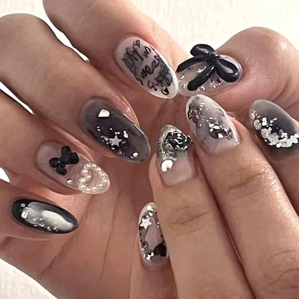 Nail Art Aesthetic - 24 قطعة من الأظافر الاصطناعية الجذابة