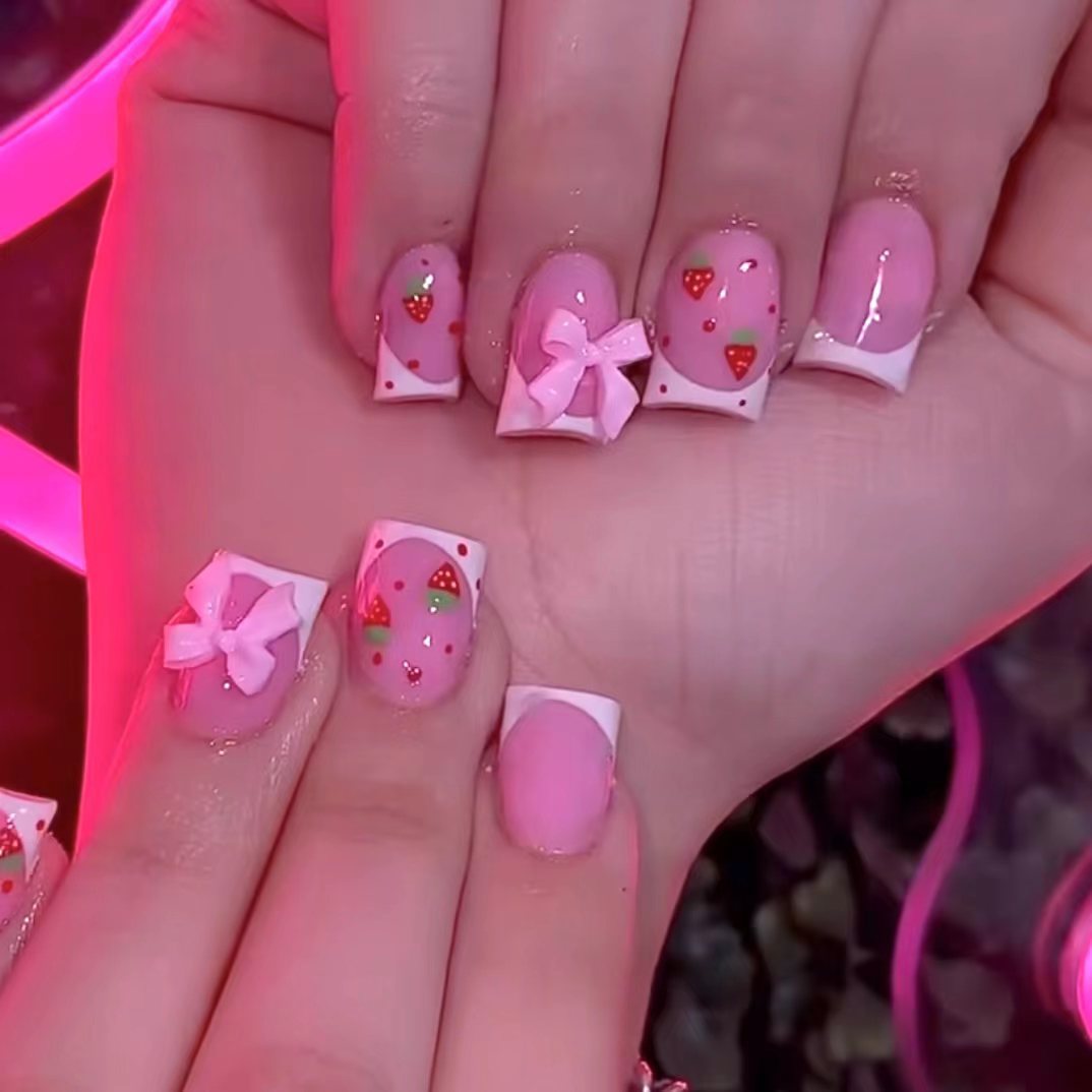 24 قطعة تصاميم الفراولة الحمرا - مراجعة Nail Art Aesthetic وسعره