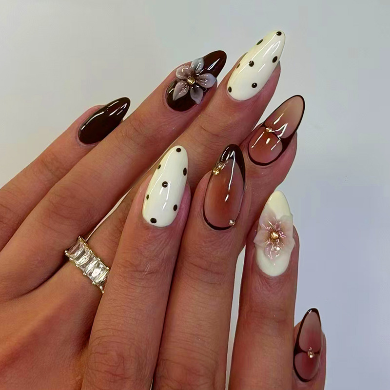 24 قطعة أظافر صناعية جاهزة لاص - مراجعة Nail Art Aesthetic وسعره