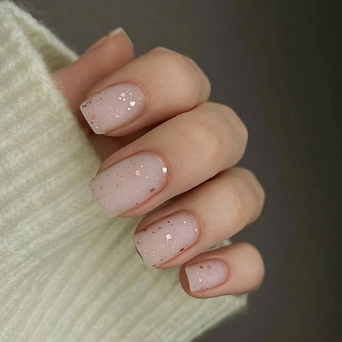 قطع أظافر براقة قابلة للمسح قا - مراجعة Nail Art Aesthetic وسعره